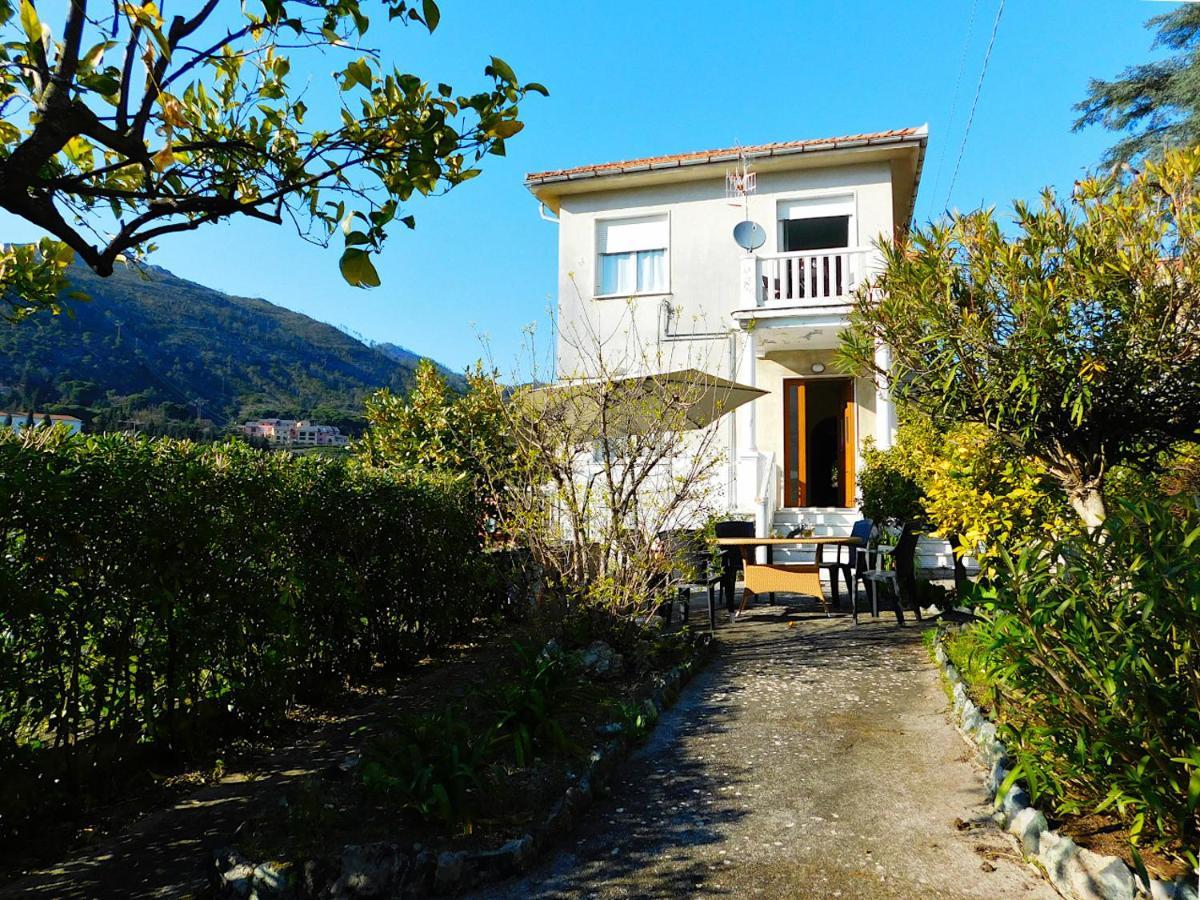 Vacanze In Villa, 莱万托 外观 照片